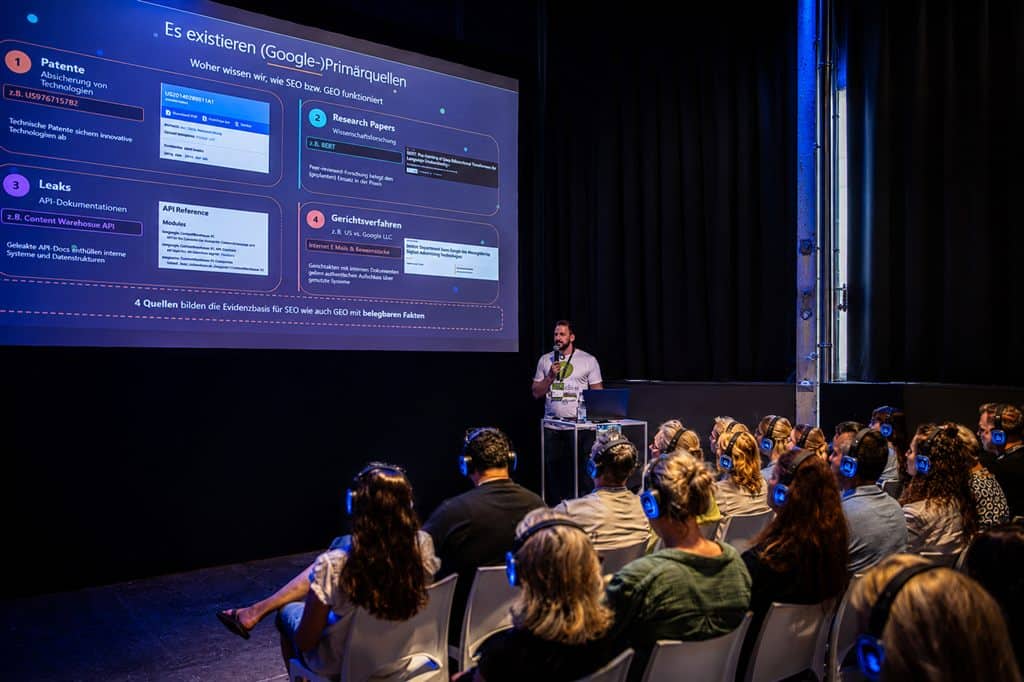 Patrick Stolp h&auml;lt seinen SEO-Vortrag auf dem IT4B Digital Summit der IHK Schleswig-Holstein vor Publikum